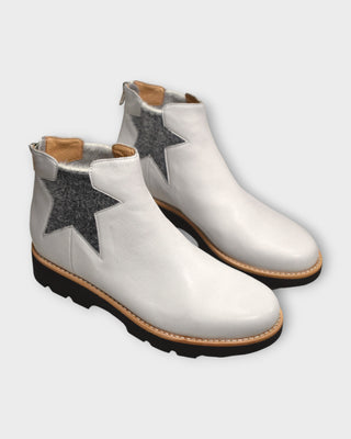 Django & Juliette Dixeys Boot