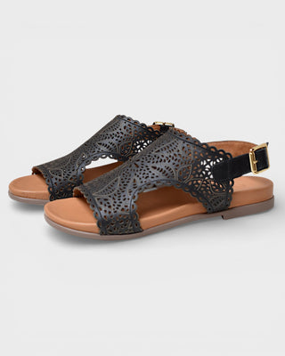 Everly Poppy 02