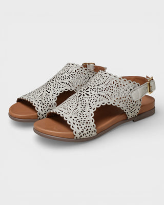 Everly Poppy 02