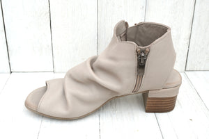 Everly Gia 02