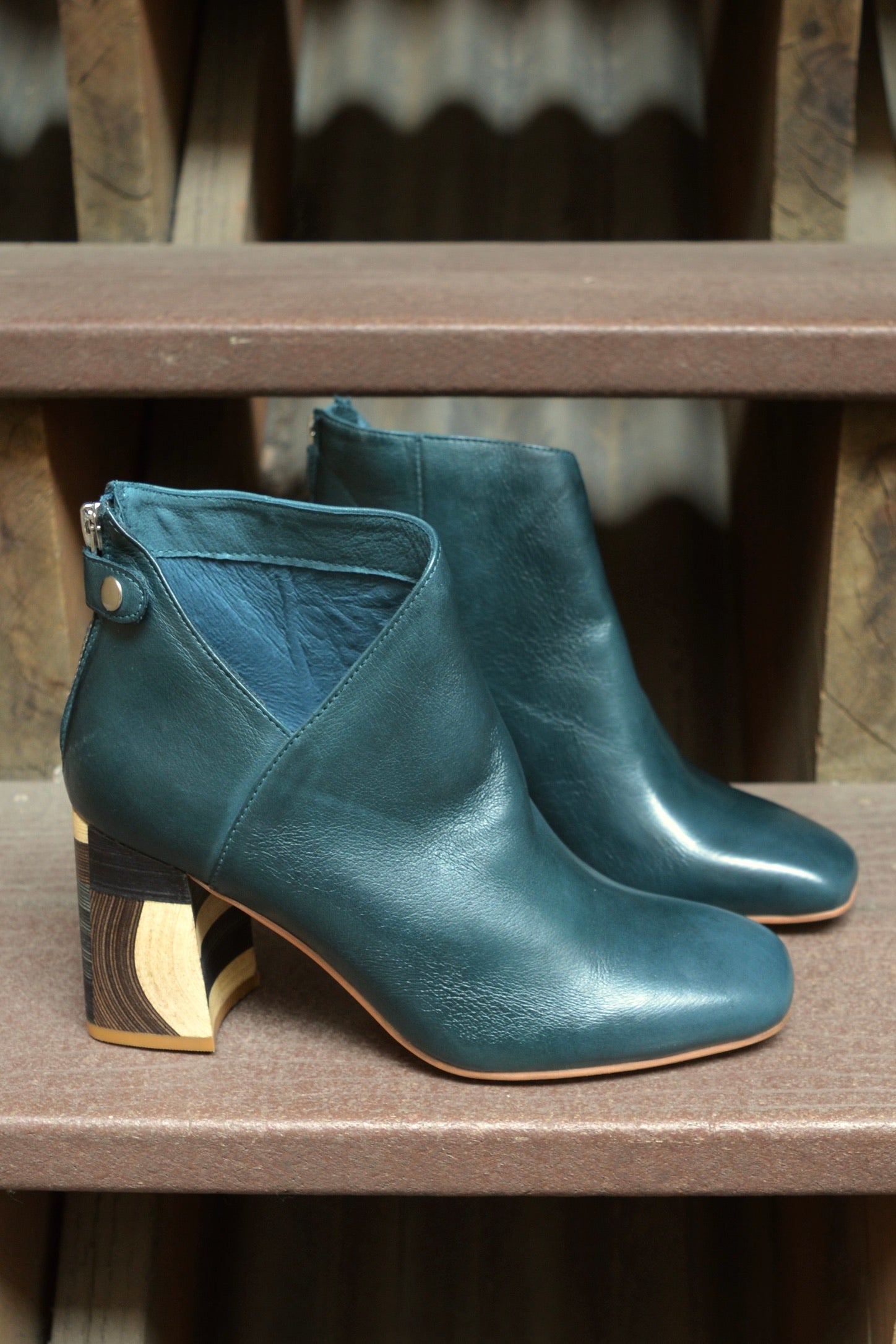 Petite mendigote batara outlet metallic booties